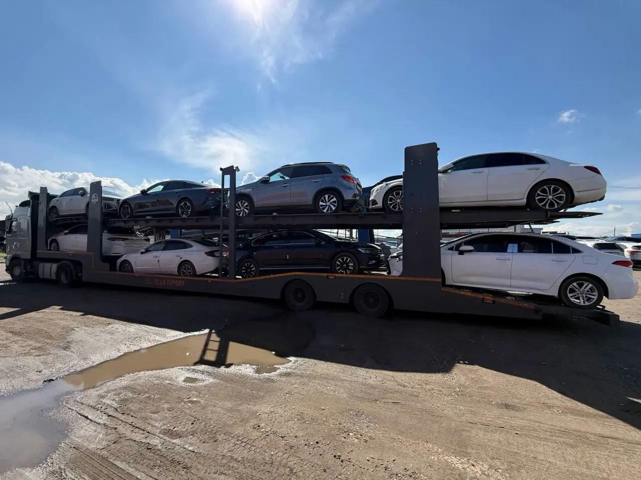 Автовоз с легковыми автомобилями